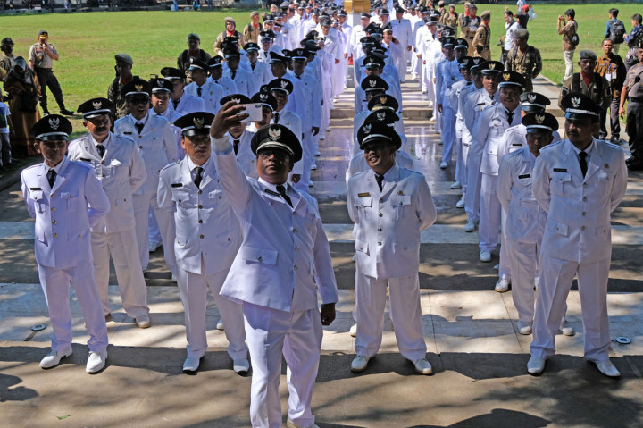 Sebanyak 215 Kepala Desa terpilih periode 2020-2026 yang terpilih pada Pilkades serentak 9 Januari 2020 lalu dilantik secara massal yang bertujuan untuk efisiensi waktu dan anggaran serta mengantisipasi konflik antar pendukung.