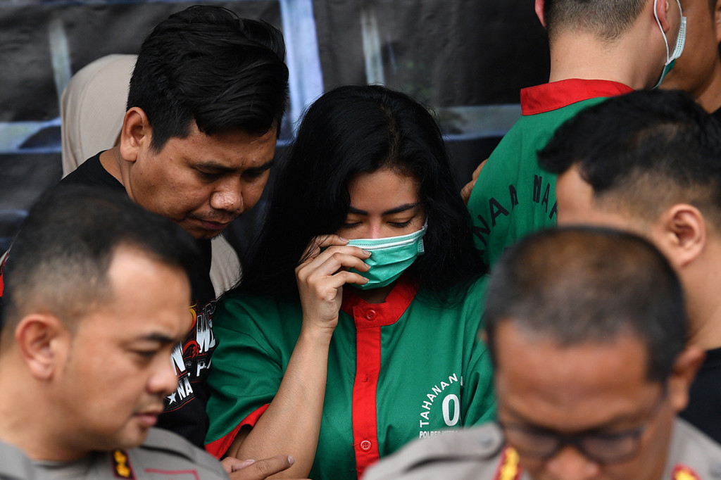 Tersangka artris Vitalia Shesa dihadirkan dalam rilis kasus narkoba di Polres Metro Jakarta Barat, Jakarta.