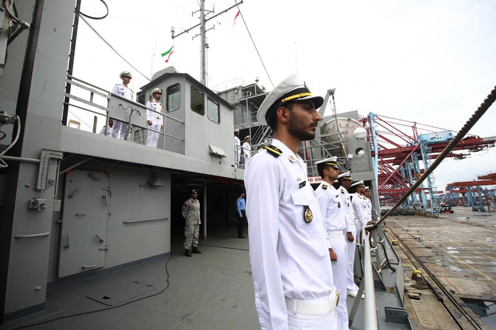 Taruna berada di atas Kapal Angkatan Laut Republik Islam Iran, Kharg saat kunjungan ke Indonesia di PelabuhanTanjung Priok, Jakarta.