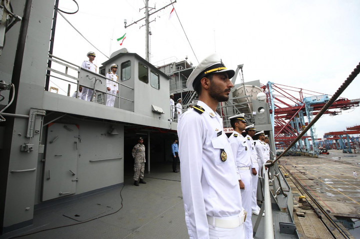 Taruna berada di atas Kapal Angkatan Laut Republik Islam Iran, Kharg saat kunjungan ke Indonesia di PelabuhanTanjung Priok, Jakarta.