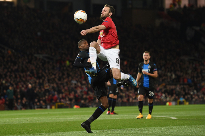 Bermain di hadapan ribuan pendukungnya sendiri, Manchester United tampil menyerang sejak awal laga. Beberapa peluang tercipta dan membahayakan gawang Club Brugge.