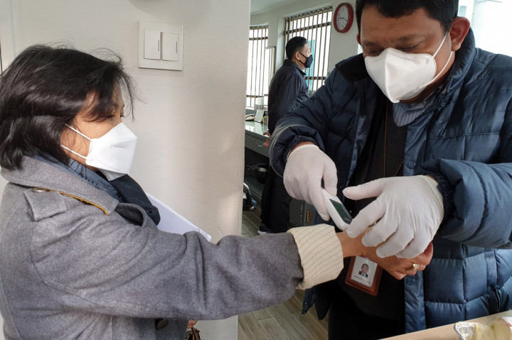 Penutupan dilakukan di Kompleks KBRI Seoul maupun kantor IIPC Seoul berada dalam radius yang sangat dekat dari pergerakan pasien tersebut di kawasan Yeouido. Staf KBRI dan IIPC Seoul akan bekerja dari kediaman masing-masing.