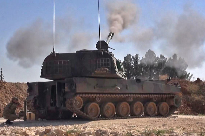 Turki melakukan serangan besar-besaran ke wilayah Suriah, sebagai balasan serangan udara rezim Presiden Baashar al-Assad yang menewaskan 33 tentaranya.