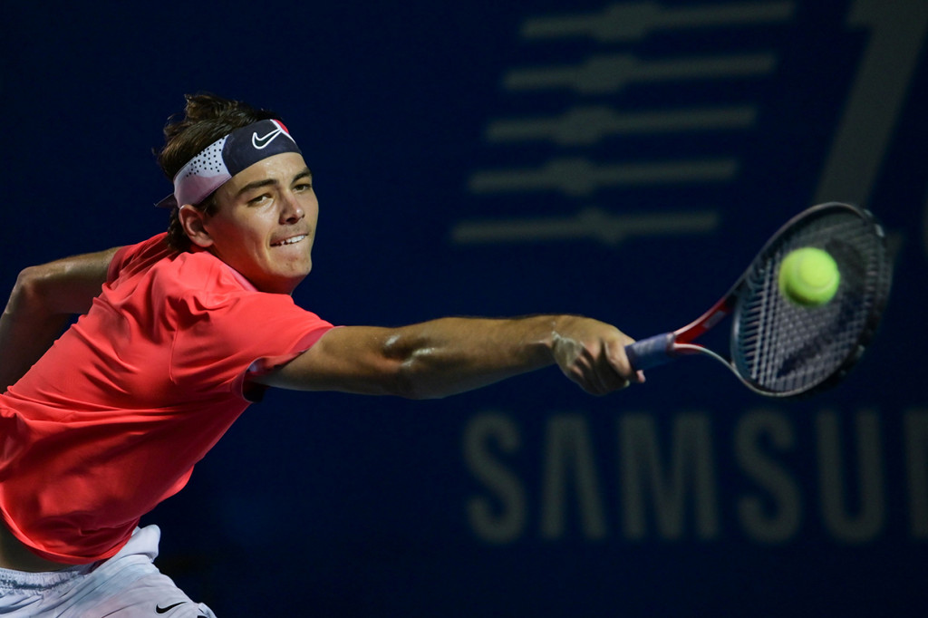 Pada pertandingan yang berlangsung di Acapulco, Meksiko, Nadal menuntaskan pertandingan dengan dua set langsung 6-3, 6-2.