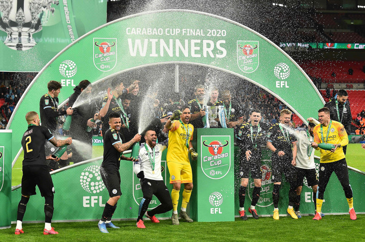 Para pemain Manchester City meluapkan kegembiraan usai memastikan diri meraih gelar juara Piala Liga Inggris untuk ketiga kalinya secara beruntun, Minggu, 1 Maret 2020 malam WIB.