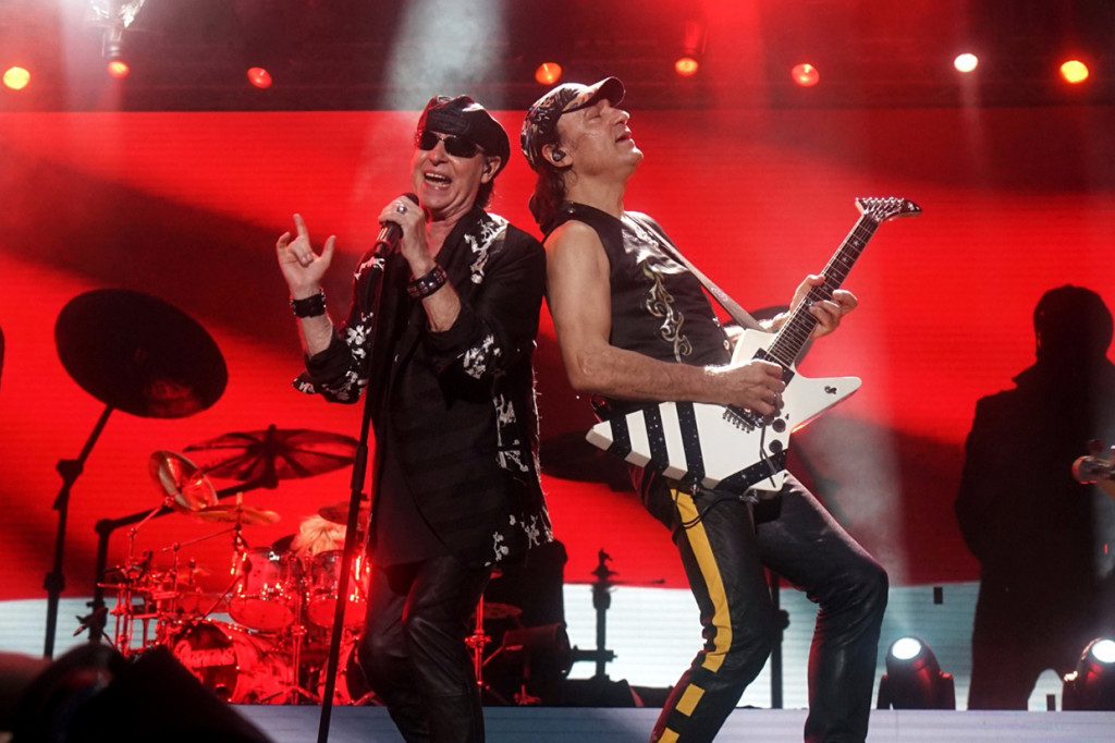 Grup band rock asal Jerman Scorpions tampil di perhelatan JogjaROCKarta #4 di Stadion Kridosono, Yogyakarta, Minggu, 1 Maret 2020. 
