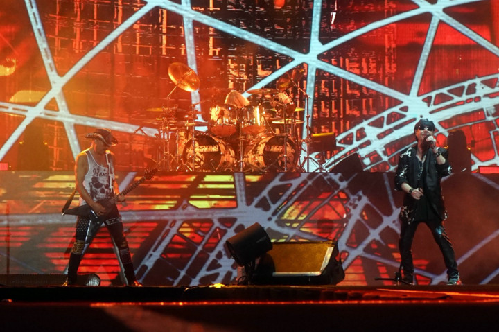 Scorpions membawakan sejumlah lagu hitsnya seperti 'Send Me An Angel', 'Wind of Change' hingga 'Still Loving You', yang berhasil mengobati kerinduan para penggemarnya.