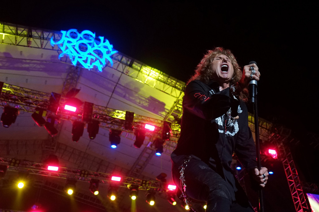 Selain Scorpions, JogjaROCKarta #4 juga dimeriahkan penampilan grub band asal Inggris Whitesnake. Penampilan vokalis Whitesnake, David Coverdale masih tetap enerjik meski usianya sudah tidak muda lagi.