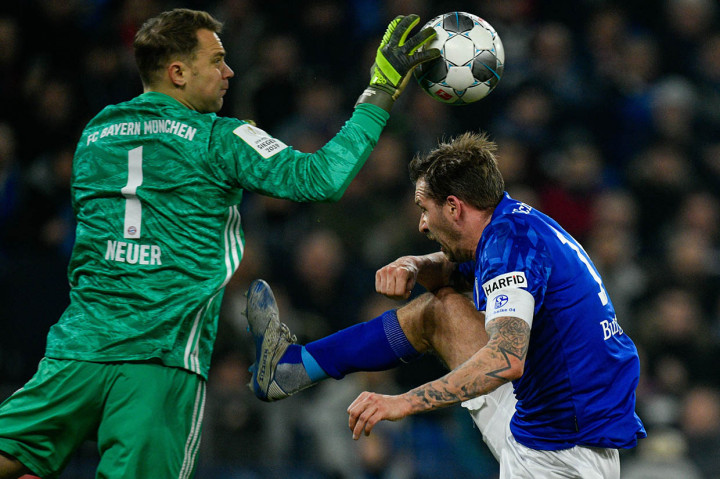 Kubu Schalke tidak mau kalah untuk menciptakan peluang lewat Guido Burgstaller. Namun sundulannya masih dapat ditahan kiper Manuel Neuer dalam situasi satu lawan satu.