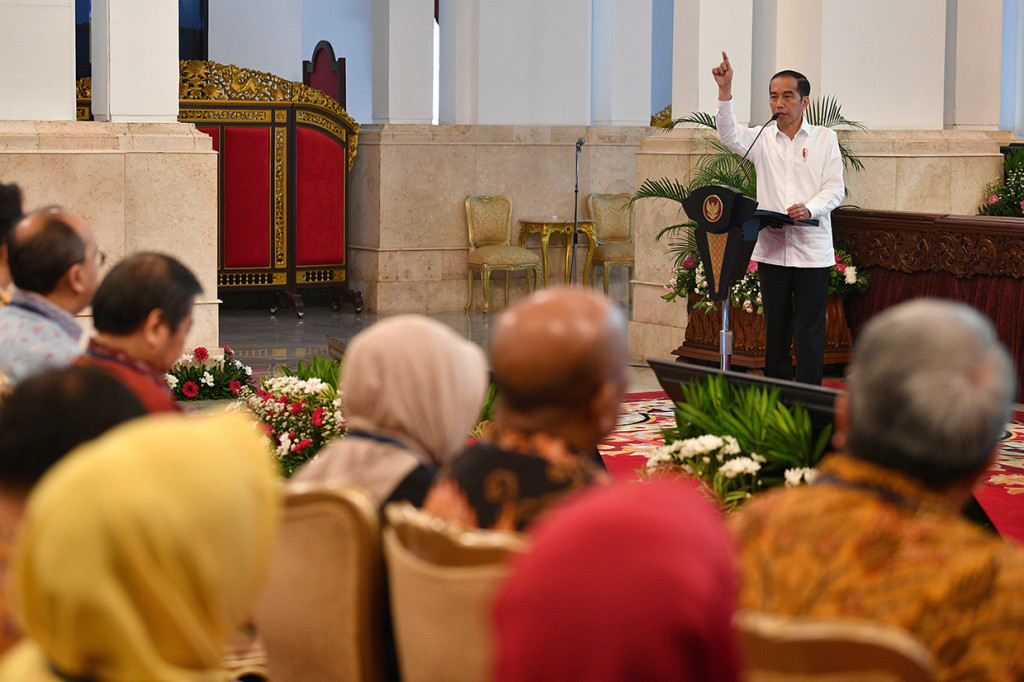 Presiden Jokowi dalam pembukaan rapat kerja Kemendag 2020 di Istana Negara, Jakarta, Rabu, 4 Maret 2029, mengatakan masyarakat sedang menghadapi tekanan karena wabah virus korona baru atau vovid-19. Oleh karena itu, jangan sampai stok bahan makanan di pasaran tidak mencukupi yang dapat menambah keresahan masyarakat.