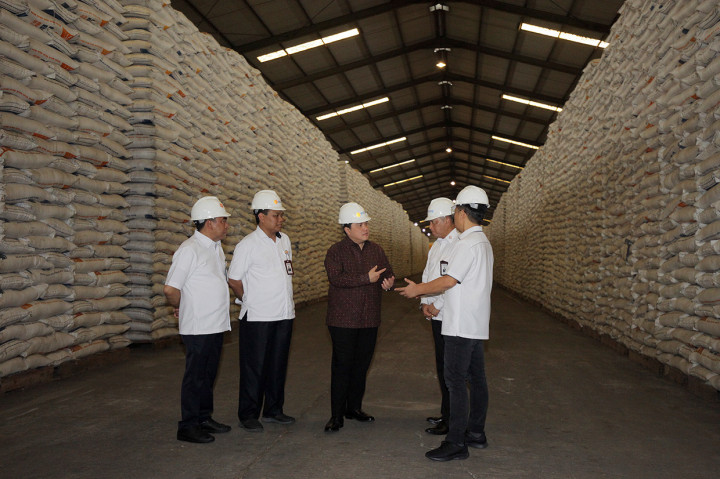 Menteri BUMN Erick Thohir memastikan stok beras untuk seluruh Indonesia dalam kondisi aman sampai Lebaran, di tengah maraknya tentang penyebaran korona virus disease 2019 (covid-19).