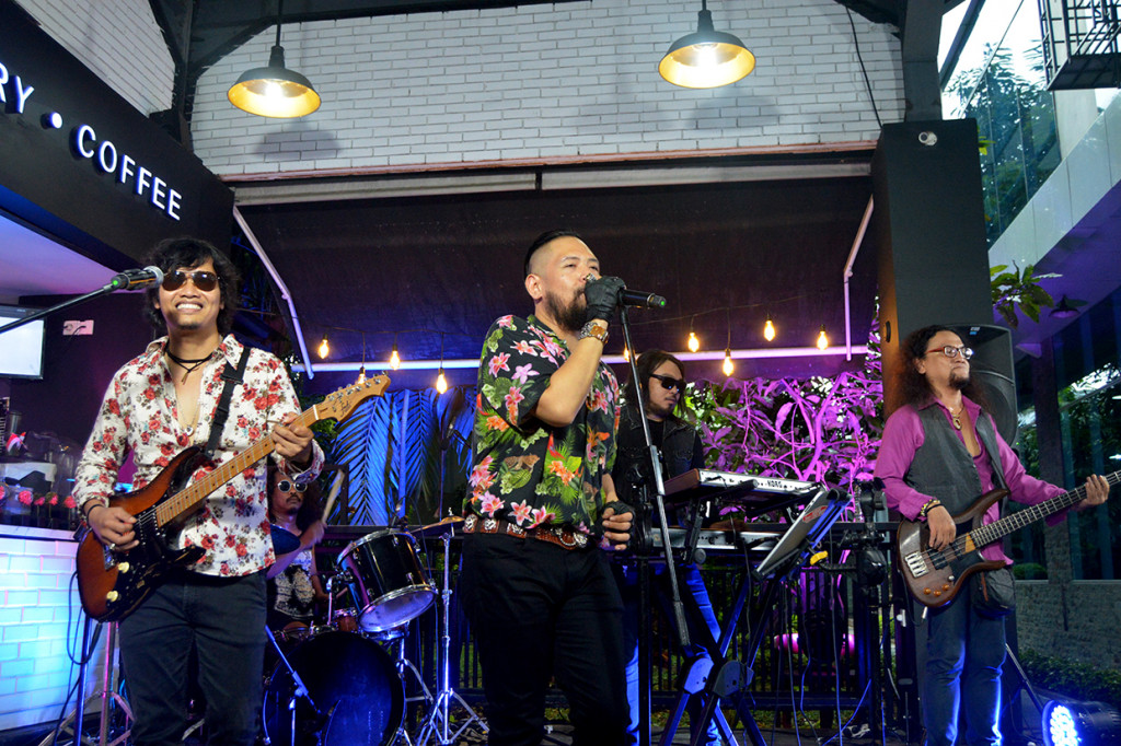 Grup band asal Malaysia Berbeza tampil mengisi agenda Musik Medcom pada Rabu, 4 Maret 2020.