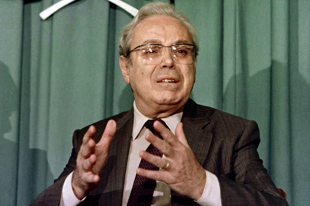 Jenazah Perez de Cuellar akan disemayamkan di Kementerian Luar Negeri Peru sebelum dimakamkan pada hari Jumat, 6 Maret 2020, kata putranya. Diplomat Peru itu menjabat sebagai Sekjen PBB dari 1981 hingga 1991.