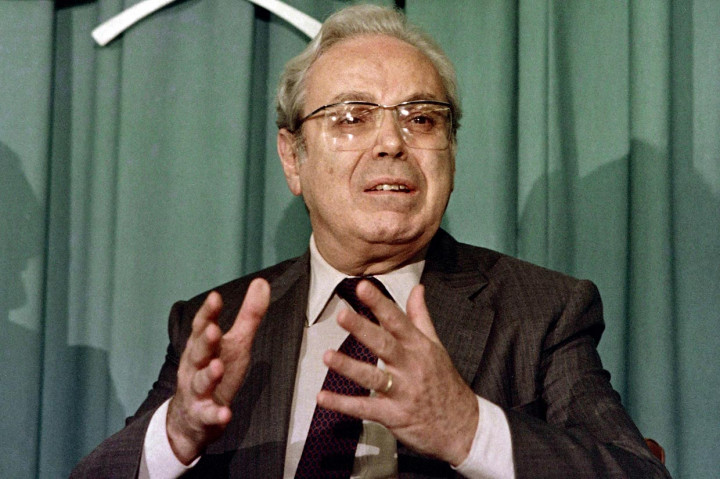 Jenazah Perez de Cuellar akan disemayamkan di Kementerian Luar Negeri Peru sebelum dimakamkan pada hari Jumat, 6 Maret 2020, kata putranya. Diplomat Peru itu menjabat sebagai Sekjen PBB dari 1981 hingga 1991.