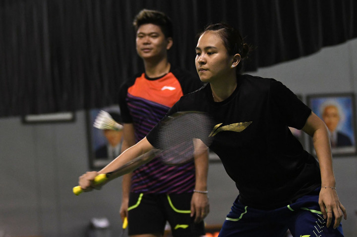 Pebulu tangkis ganda campuran Melati Daeva Oktavianti (kanan) dan Praveen Jordan berlatih jelang All England 2020 di Pelatnas Cipayung, Jakarta.
