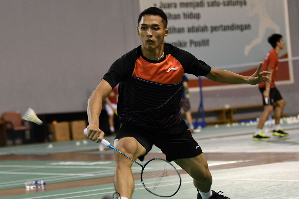 Pebulu tangkis tunggal putra Jonatan Christie berlatih jelang All England 2020 di Pelatnas Cipayung, Jakarta.
