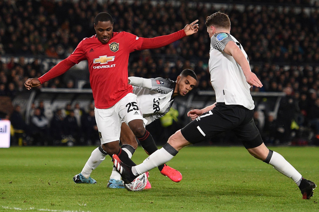 Laga kedua tim berlangsung menarik. MU berusaha menguasai jalannya pertandingan sejak awal laga, sementara Derby County beberapa kali melakukan serangan balik.