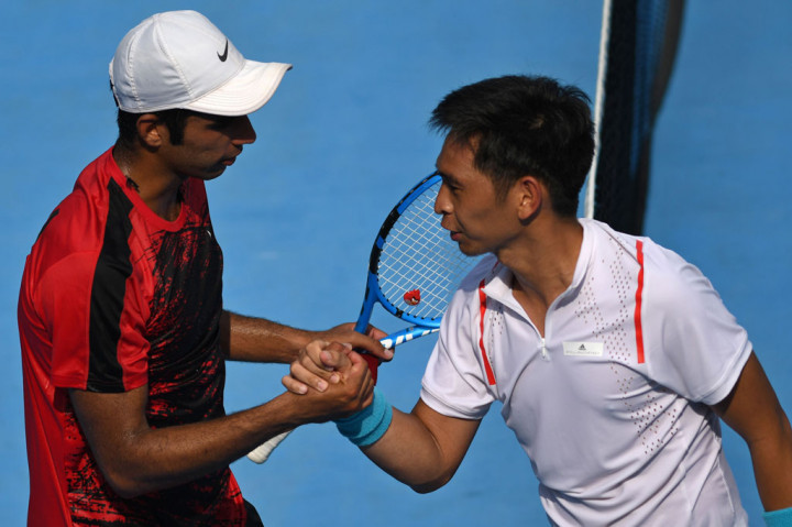 Sementara itu Christo Rungkat memenuhi janji untuk mengamankan kemenangan straight set saat menjalani pertandingan pembukaan Grup 2 Piala Davis melawan Kenya. Christo meraih kemenangan 6-1, 6-2 atas Sheil Kotecha.