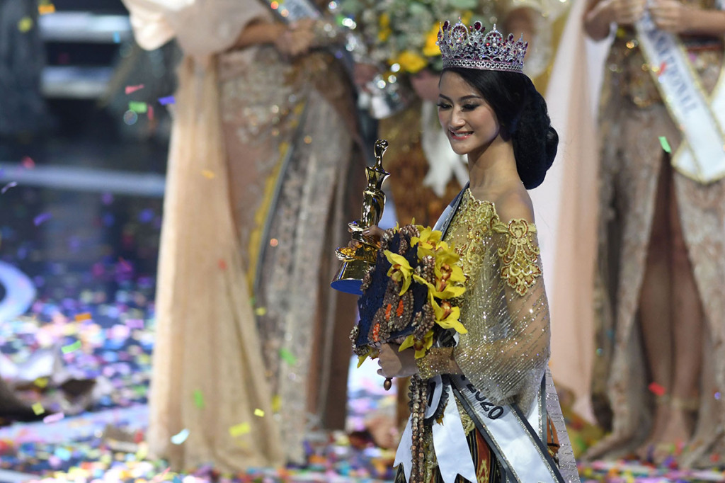 Gadis dengan tinggi 1,79 cm tersebut lahir di Surabaya pada 11 Juli 1997. Ayuma pernah menjuarai Asia Model Festival 2019 dan meraih gelar Face of Asia 2019, dan mewakili Provinsi Jawa Timur pada kontes Puteri Indonesia 2020.
