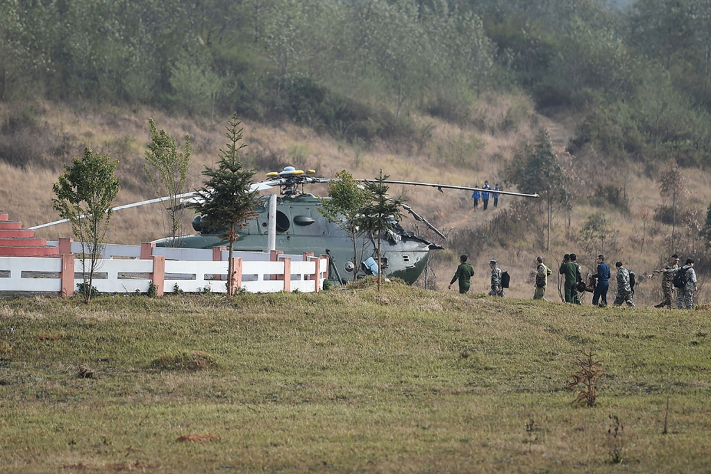 Para atase pertahanan sejumlah negara berada di wilayah tersebut untuk menghadiri konferensi pers di sebuah fasilitas yang diungkap oleh otoritas setempat sebagai pabrik narkoba. Myanmar diketahui adalah produsen terbesar metamfetamina atau sabu, dan otoritas setempat sering kali memperlihatkan penangkapan atau pengungkapan berskala besar kepada media.