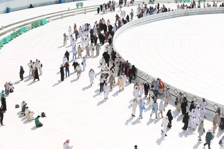 Walau dibuka kembali, namun wilayah mataf atau daerah tawaf di sekeliling Ka'bah dan jalur sa'i antara Safa dan Marwah masih ditutup. 
