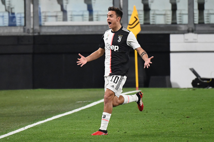 Paulo Dybala melakukan selebrasi usai mencetak gol ke gawang Inter Milan.