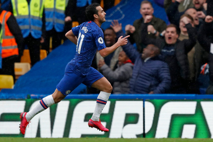 Selang tujuh menit, giliran Pedro yang berhasil membobol gawang Everton. Memanfaatkan umpan terobosan Ross Barkley, striker asal Spanyol membawa Chelsea unggul 2-0.
