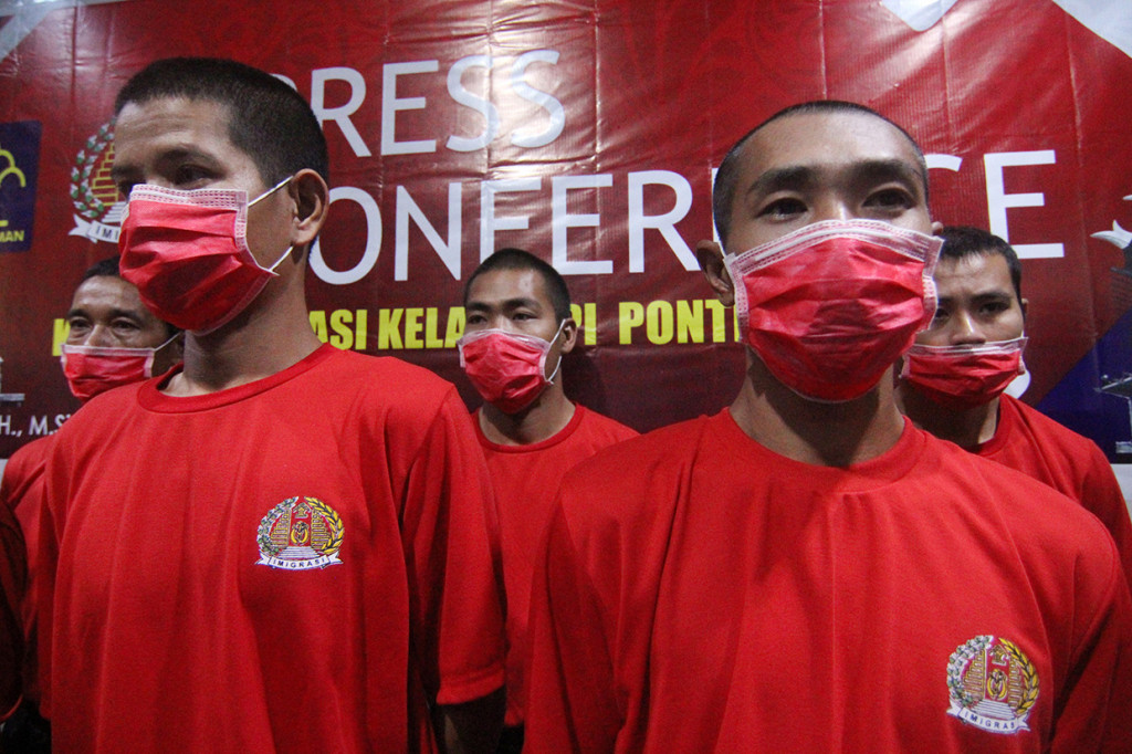 Kantor Imigrasi Kelas I TPI Pontianak akan mendeportasi 27 anak buah kapal (ABK) asal Vietnam yang ditangkap Stasiun PSDKP Pontianak saat sedang menangkap ikan secara illegal di wilayah perairan Indonesia pada 30 Desember 2019 lalu. 
