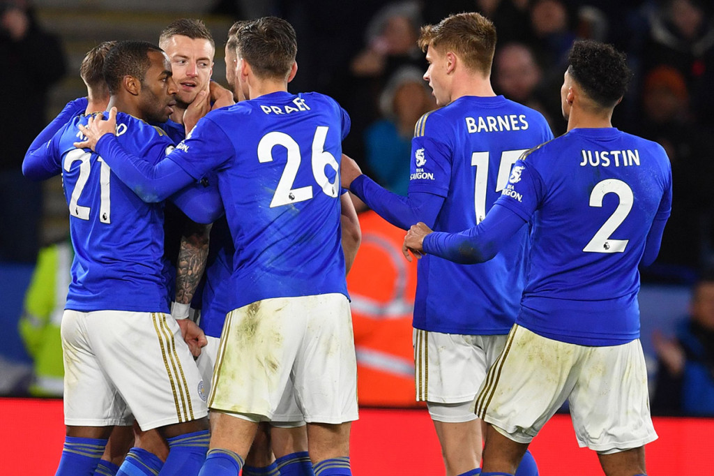 Vardy, yang tak pernah lagi menciptakan gol sejak 21 Desember tahun lalu, akhirnya mengakhiri puasa golnya pada menit ke-63 untuk membawa Leicester unggul 2-0.