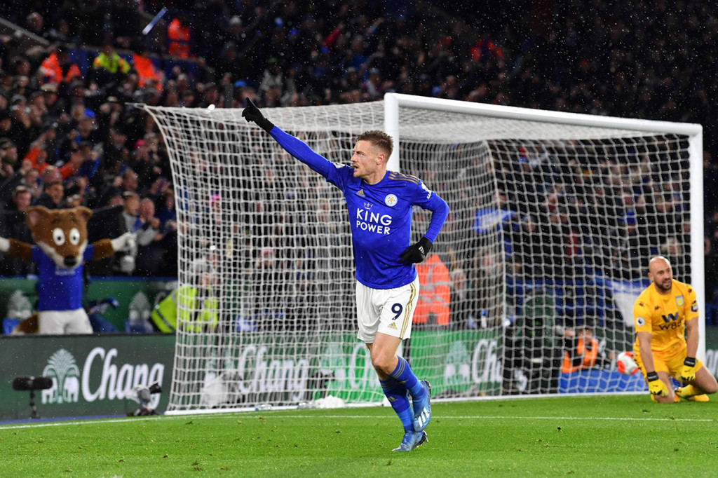 Pada menit ke-79 Vardy kembali mencatatkan namanya di papan skor. 3-0 untuk Leicester.