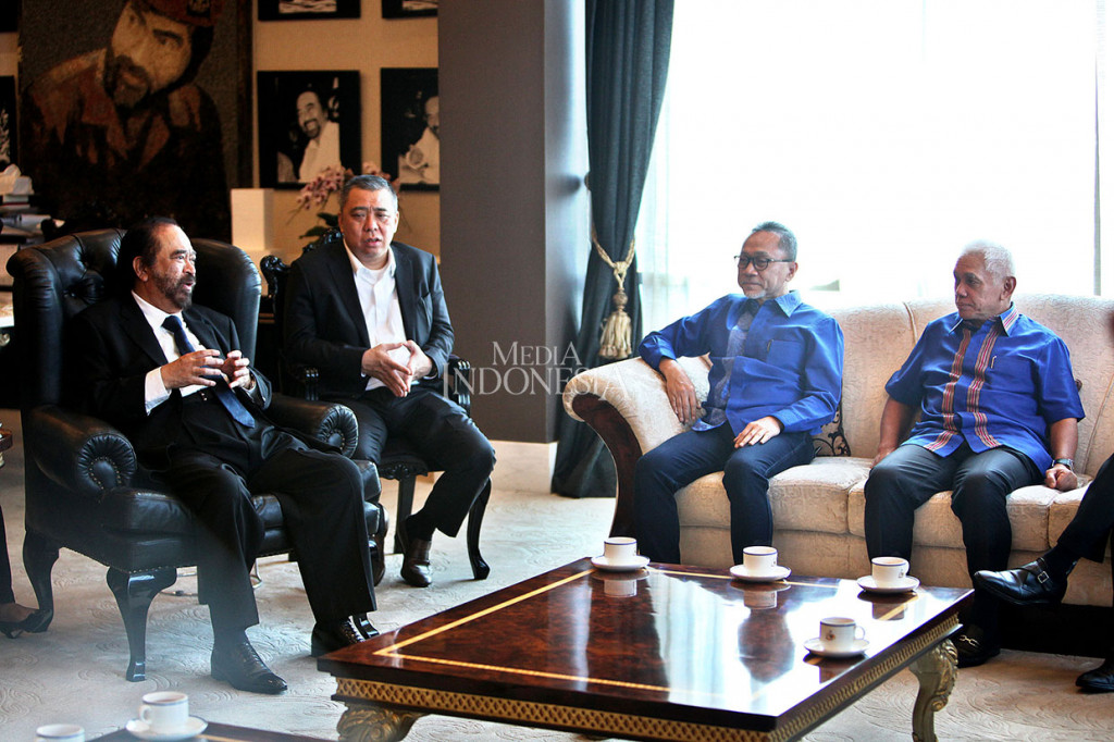 Zulkifli datang bersama Ketua Majelis Penasehat Partai (MPP) PAN Hatta Rajasa, dan petinggi PAN lainnya, di antaranya Edi Soeparno, Asman Abnur, Yandri Susanto, dan Viva Yoga. Sementara Surya Paloh didampingi Wakil Ketua Umum NasDem Ahmad Ali, Anggota Majelis Tinggi DPP NasDem Lestari Moerdijat, Ketua DPP Willy Aditya dan Taufiqulhadi, dan beberapa pengurus lainnya.