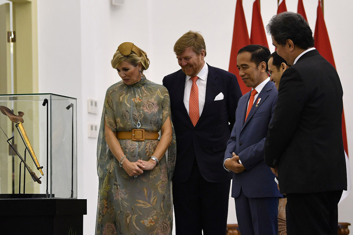 Keris itu sendiri didapatkan Belanda saat menangkap Pangeran Diponegoro setelah perang besar 1825-1830. Kolonel Jan-Baptist Cleerens kemudian memberikan keris Pangeran Diponegoro itu sebagai hadiah untuk Raja Willem I pada 1831.