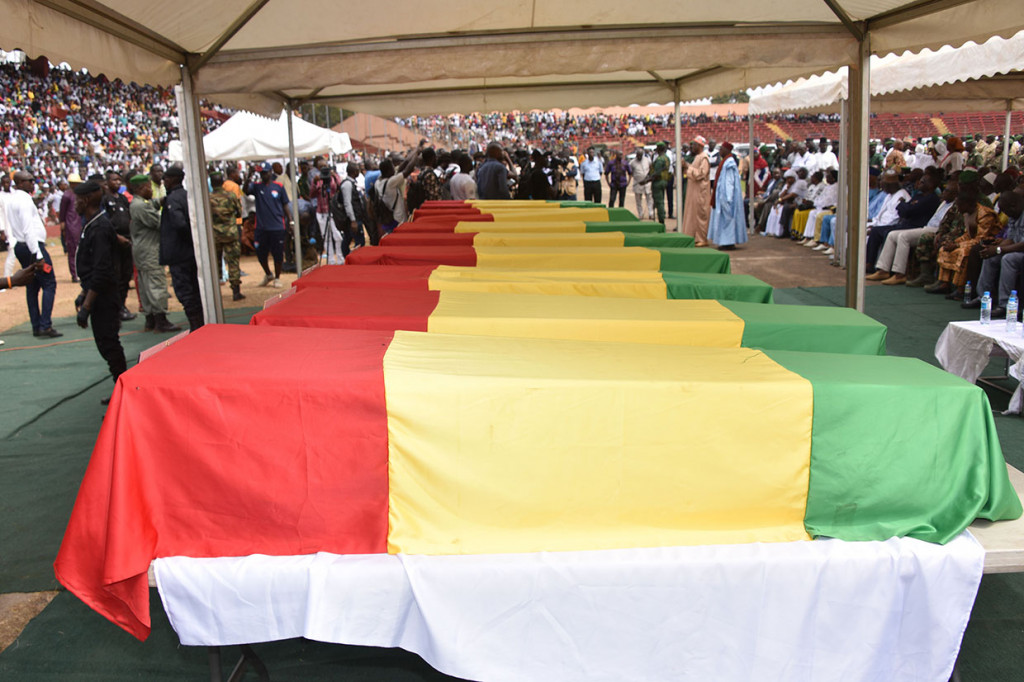 Sebanyak delapan pemain tim divisi dua Guinea dan staf tewas setelah bus yang mereka tumpangi mengalami kecelakaan, Kamis, 5 Maret 2020.  Kendaraan yang ditumpangi para pemain Etoile de Guinee itu tergelincir sebelum menabrak pohon di jalan yang berliku,