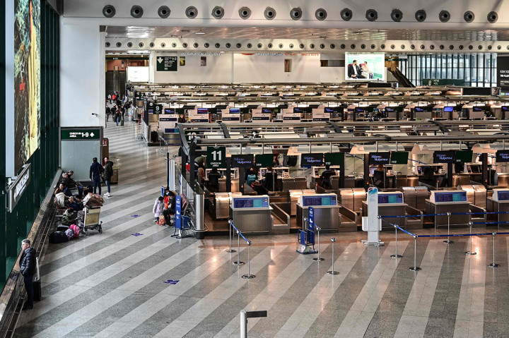 Suasana Bandara Milan Malpensa yang lebih sepi dari biasanya. Bandara ini adalah bandara terbesar kedua di Italia setelah di Roma. AFP Photo/Miguel Medina
