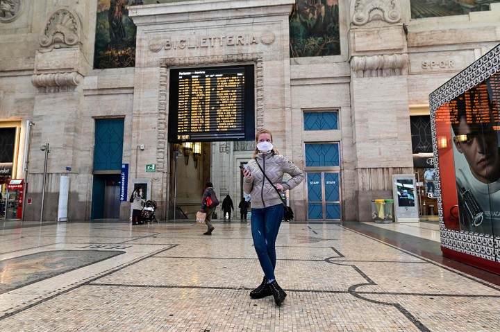 Stasiun Milano Central pada jam berangkat kerja juga lebih lengang. AFP Photo/Miguel Medina