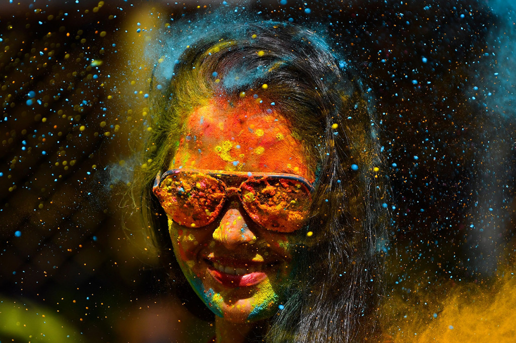 
Festival Holi atau yang dikenal dengan Festival Warna menjadi ajang untuk saling berbagi cinta. Festival Holi juga diasosiasikan sebagai bukti cinta abadi dari Dewa Krishna dan istrinya Radha. Afp Photo/Sam Panthaky