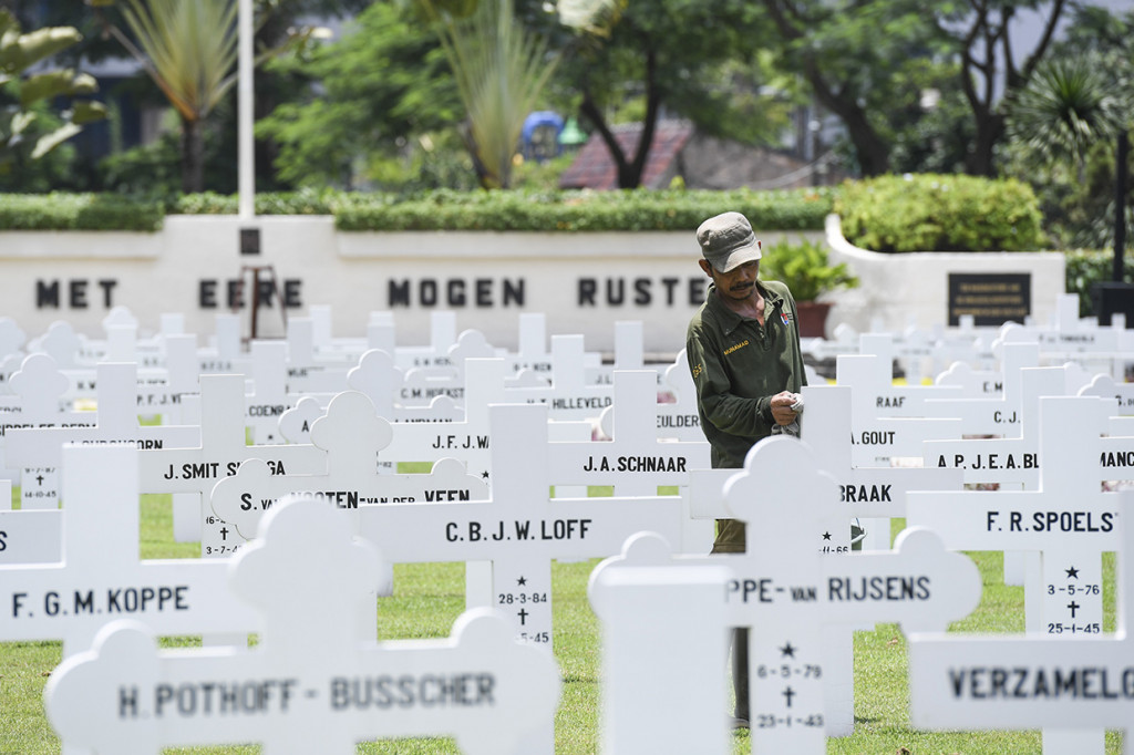 Kompleks pemakaman tempat dikebumikannya sekitar 4.300 tentara Belanda pada Perang Dunia Kedua dan Perang Kemerdekaan RI itu dikelola oleh Oorlogs Graven Stichting (Yayasan Makam Kehormatan Belanda).