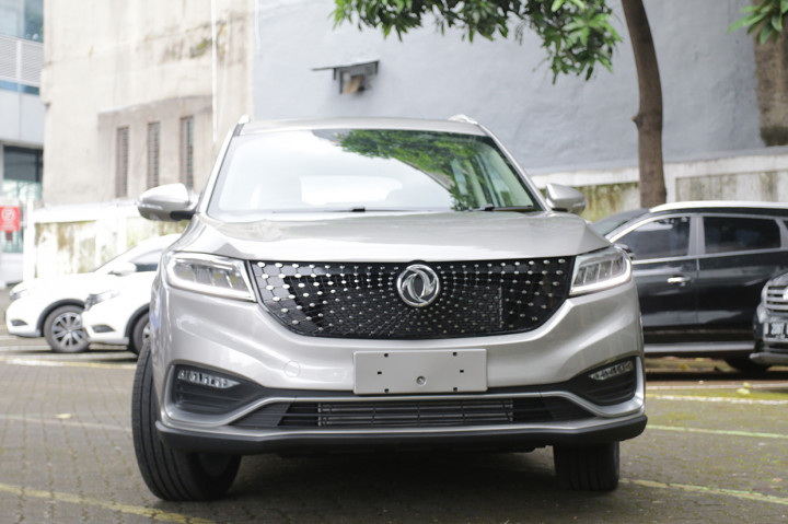 DFSK Glory i-Auto yang akan diluncurkan memiliki desain grill, lampu utama, dan foglamps berbeda dengan yang sudah diperlihatkan tahun lalu.