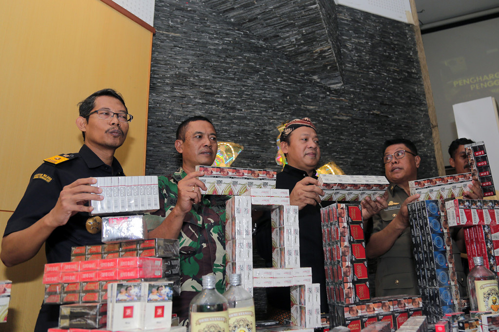 Selama 2019 lalu, Kantor Bea Cukai Blitar berhasil menyita sebanyak 2 juta lebih batang rokok ilegal, 196 liter lebih minuman beralkohol ilegal, serta puluhan botol liquid rokok elektrik ilegal, dengan total kerugian negara sebesar Rp1,5 miliar lebih.