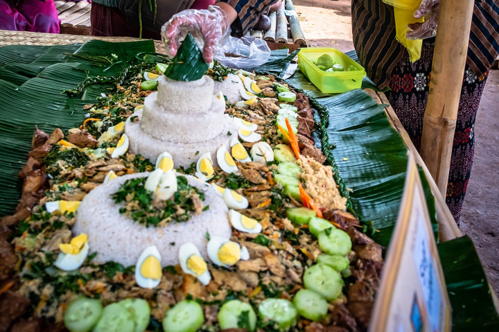 Festival Sego Iriban ini terinspirasi dari kebiasaan warga desa yang digelar setiap Rabu Kliwon di bulan Rajab.