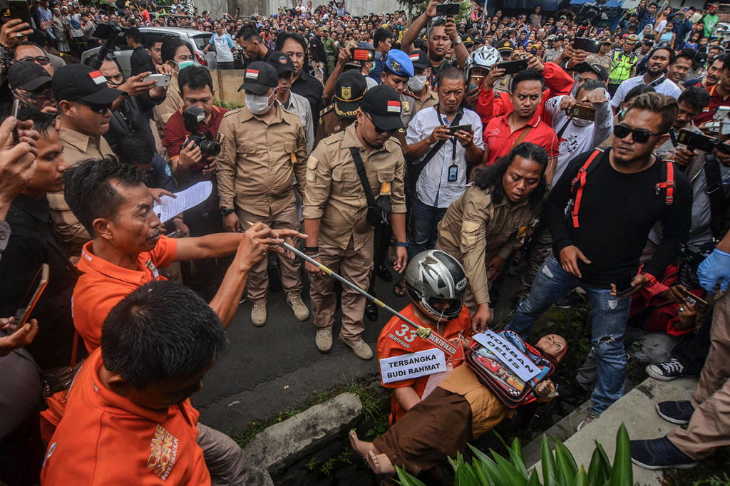 Satreskrim Polres Tasikmalaya Kota menemukan fakta baru bahwa tersangka melakukan pembunuhan tersebut secara berencana. Diketahui pelaku mencekik korban sampai tewas karena kesal dimintai uang oleh korban untuk biaya study tour sekolahnya. 