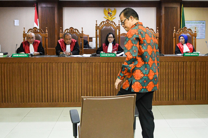 Terdakwa kasus Tindak Pidana Pencucian Uang (TPPU) terkait suap Pilkada Muchtar Effendi mengikuti sidang putusan di Pengadilan Tipikor, Jakarta. 