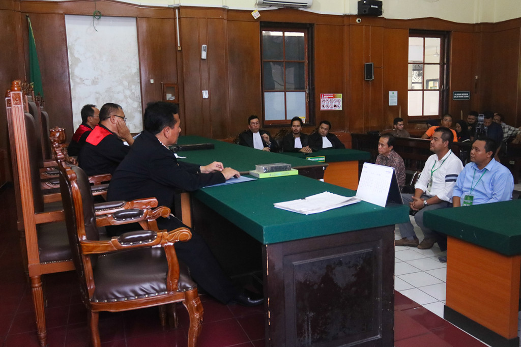 Terdakwa kasus jalan Gubeng ambles mengikuti sidang putusan di Pengadilan Negeri Surabaya, Jawa Timur.