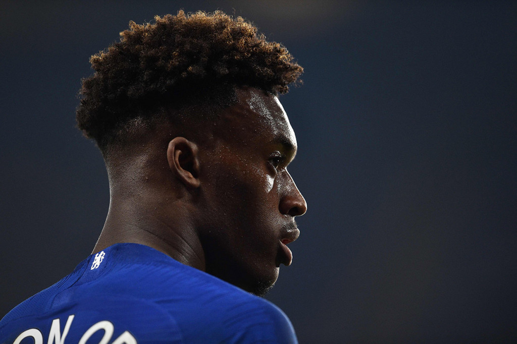 Gelandang Chelsea Callum Hudson-Odoi menjadi pemain Lig Primer Inggris pertama  yang dikonfirmasi terinfeksi virus korona baru, covid-19 pada Kamis, 12 Maret 2020 malam waktu setempat. Para pemain dan staf pelatih The Blues telah diperintahkan untuk diisolasi.