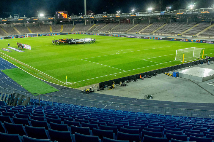 Pertandingan leg pertama antara Lask dan MU di 16 besar level kedua kompetisi antarklub di Eropa itu digelar tanpa penonton. Hal itu atas permintaan pemerintah Austria guna menghindari penyebaran wabah virus korona jenis baru covid-19.