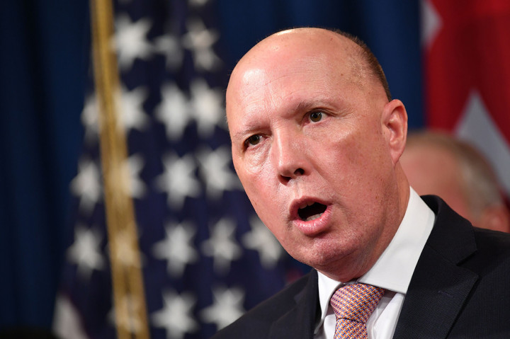 Menteri Dalam Negeri Australia Peter Dutton dinyatakan positif tertular virus korona jenis baru (covid-19), Jumat, 13 Maret 2020, beberapa hari setelah kembali dari pertemuan di Washington yang dihadiri oleh Jaksa Agung AS William Barr. Berita tersebut diumumkan langsung oleh Dutton.