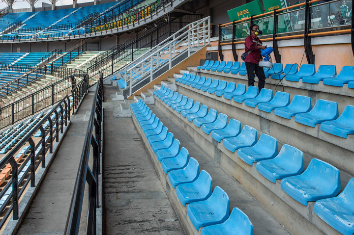 Penyemprotan cairan disinfektan di beberapa titik stadion tersebut sebagai langkah antisipasi penyebaran virus korona jenis baru, covid-19.