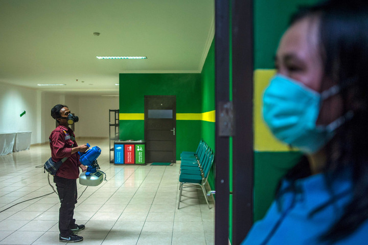 Panpel Persebaya juga akan melakukan pengecekan suhu tubuh kepada semua orang yang akan memasuki stadion menjelang laga.