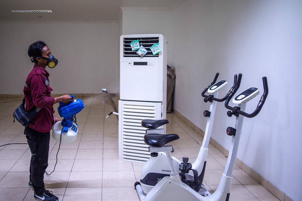 Langkah terakhir yang dilakukan adalah menyiapkan hand sanitizer (pembersih tangan) di setiap pintu masuk stadion. Langkah-langkah tersebut sesuai dengan rekomendasi PT Liga Indonesia Baru yang mengimbau semua operator liga menyediakan alat pengukur suhu tubuh dan hand sanitizer.