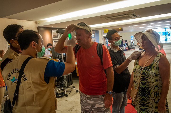 Kapal tersebut diizinkan bersandar setelah menjalani pemeriksaan kesehatan oleh petugas Kantor Kesehatan Pelabuhan (KKP) Tanjung Emas di atas kapal. KKP mengirimkan petugas untuk naik ke atas MV Colombus yang berlabuh di tengah laut. Dari hasil pemeriksaan yang berlangsung sekitar 4 jam, KKP menyatakan tidak ada penumpang yang terjangkiti covid-19.